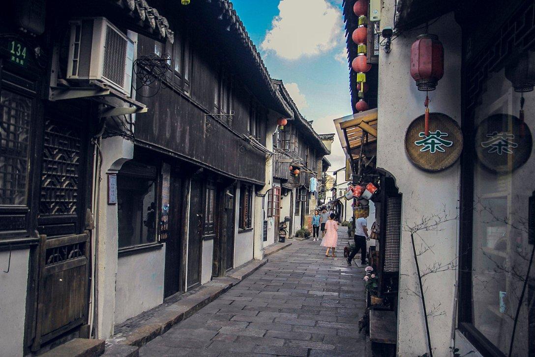 近乎缘木求鱼，卧冰求鲤什么意思